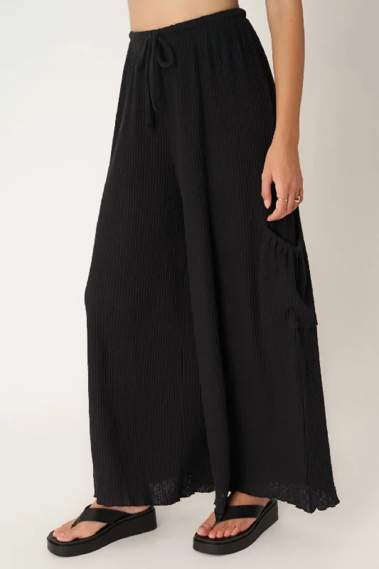 Never Better Textured Wide Leg Pant In Black